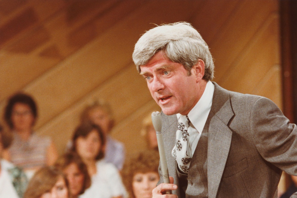 Phil Donahue, Daytime TV Titan and Steadfast Voice Against War, Dies at 88