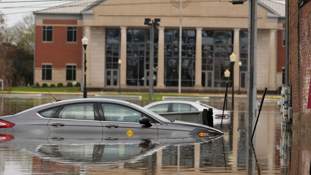 Death toll rises to 16 as tornadoes, flash floods decimate South and Midwest