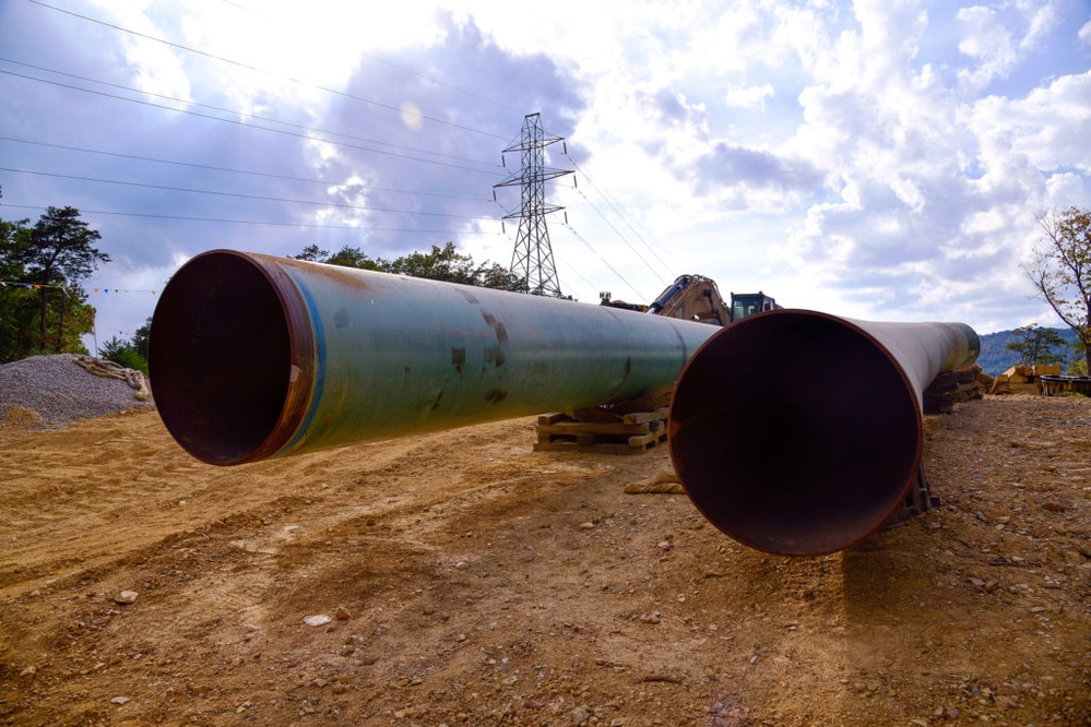 Supreme Court resumes pipeline construction. Balanced News