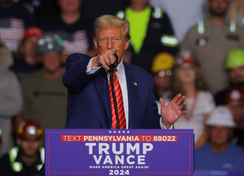 Man arrested after storming press area at a Trump rally will face charges, police say