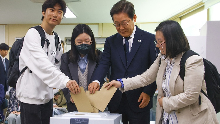 Asia News Wrap: Large turnout for early voting in S. Korea, and more