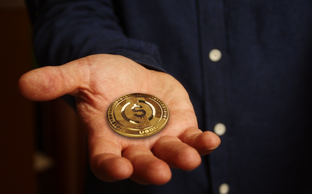 Banks must abandon stablecoin plans and focus on blockchain rails