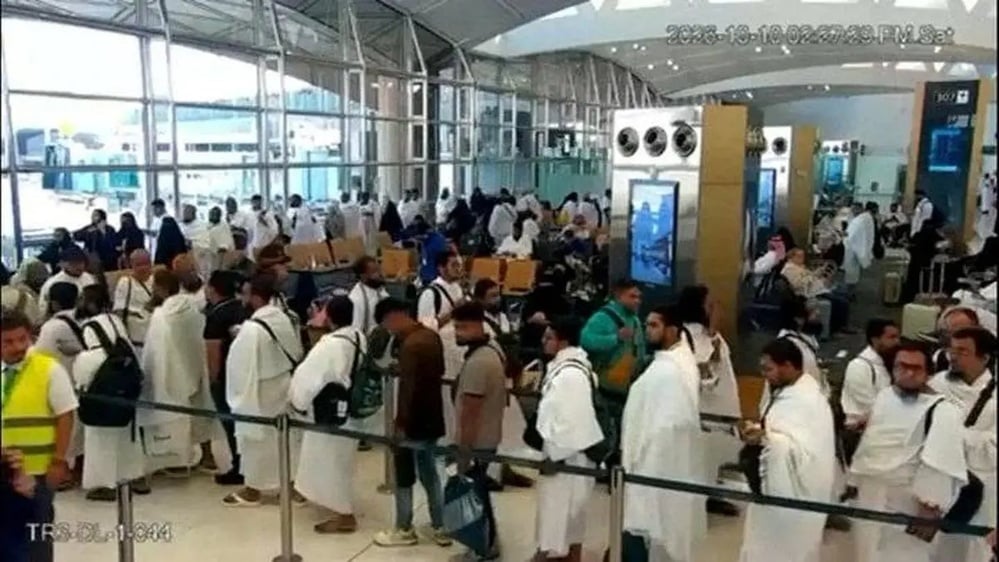 Source: https://www.thehindubusinessline.com/news/world/riyadh-airport-resumes-flights-as-saudis-fight-houthi-missiles/article71622883.ece