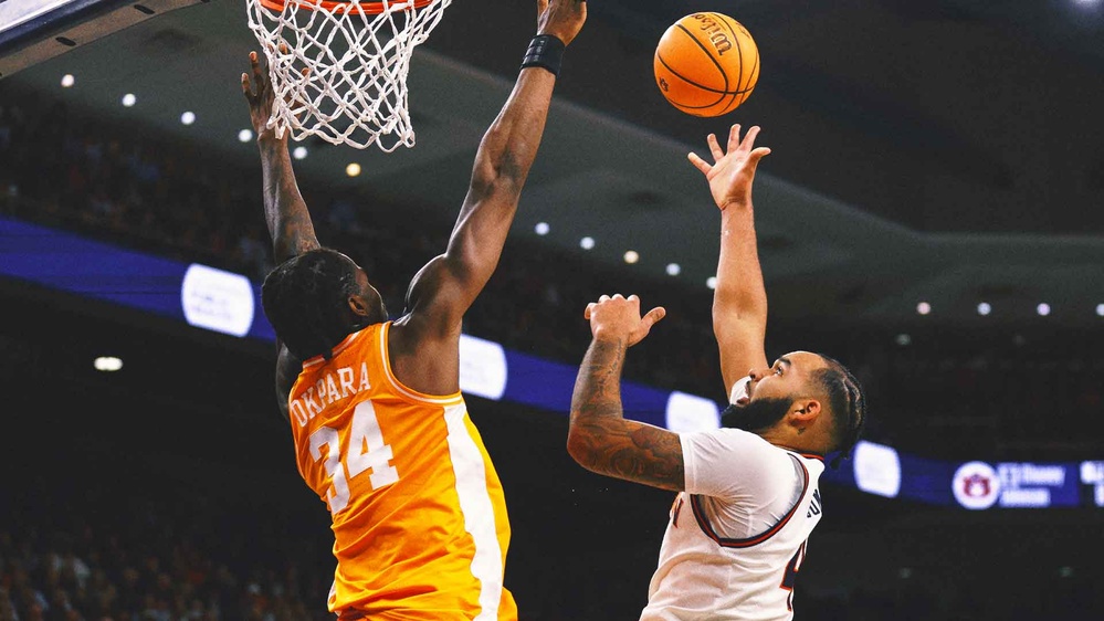 No. 1 Auburn slips past No. 6 Tennessee 53-51 in Johni Broome's return from injury