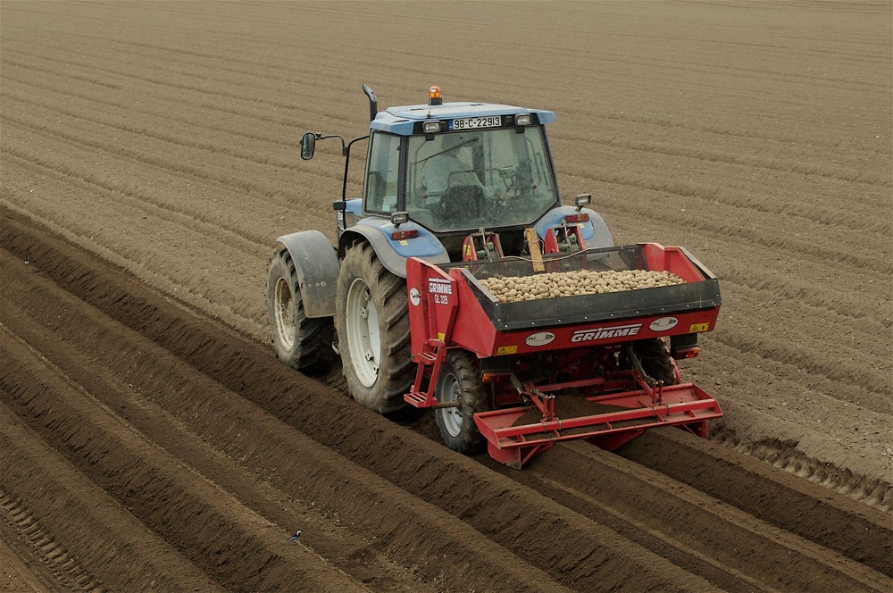 Conservation tillage's mixed impact on climate-smart agriculture