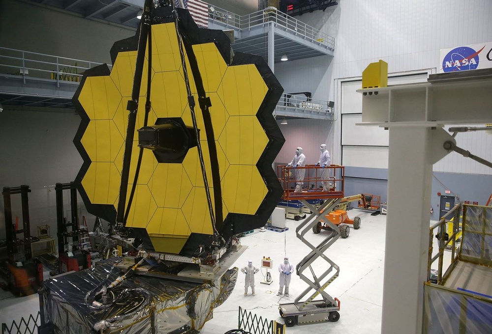 James Webb Space Telescope Spotted 'Non-Natural' Object Moving Towards Earth?