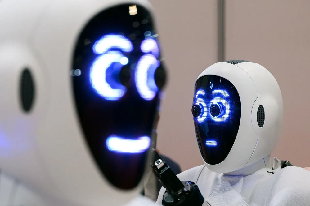 SYM, TSLA Stocks Rise On Reports Of Upcoming Govt. Meeting To Discuss Robotics Policies