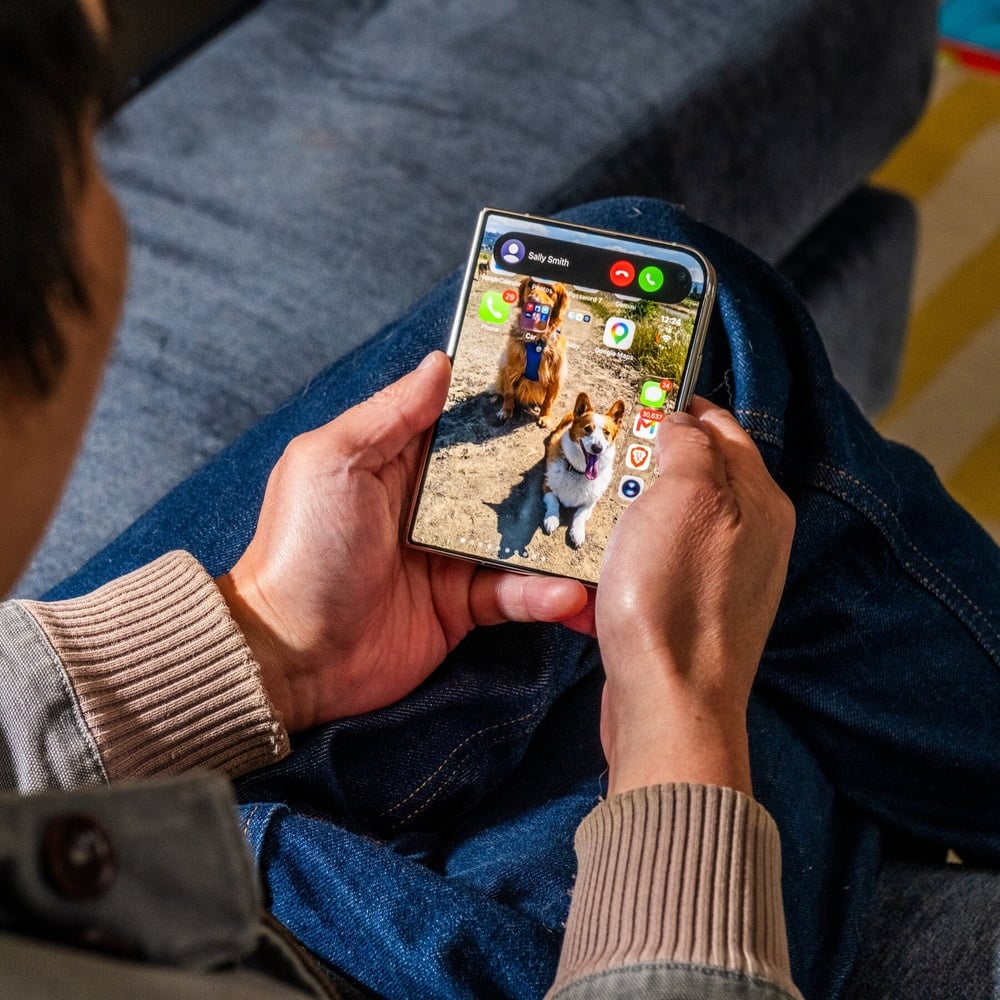 Source: https://www.nytimes.com/2026/10/23/technology/personaltech/iphone-duo-review-tablet-smartphone.html