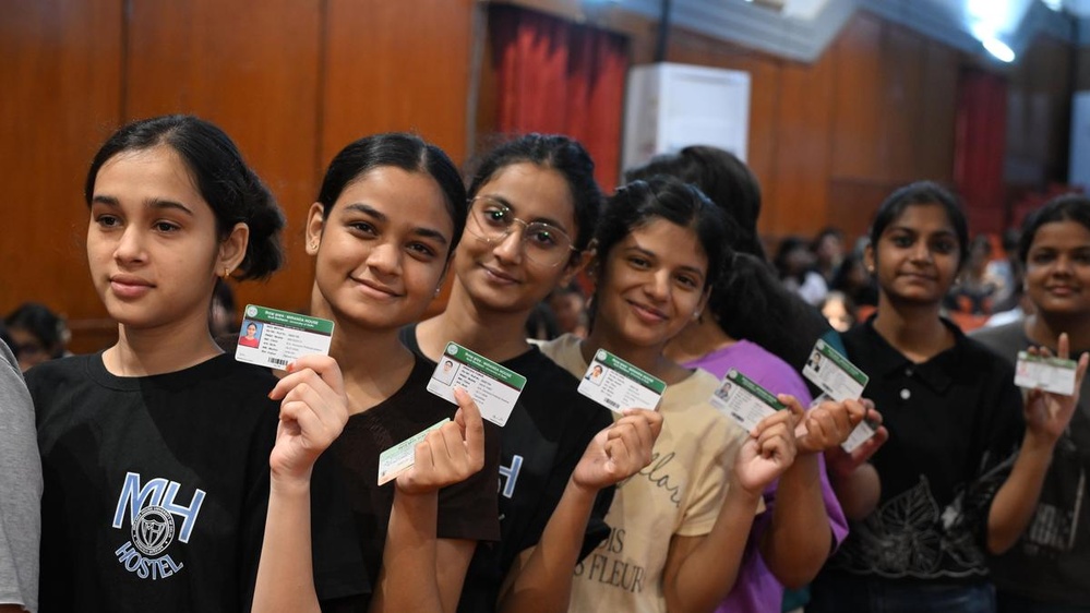 Before voting, students must be taught to question their social media feed