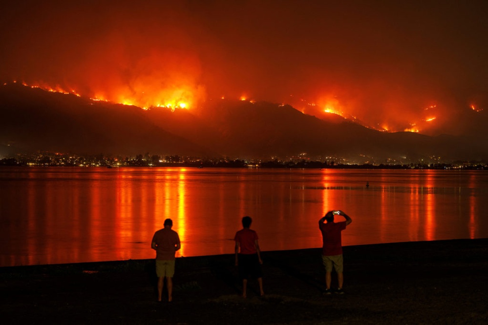 'Hellish': Trio of wildfires endanger Southern California communities