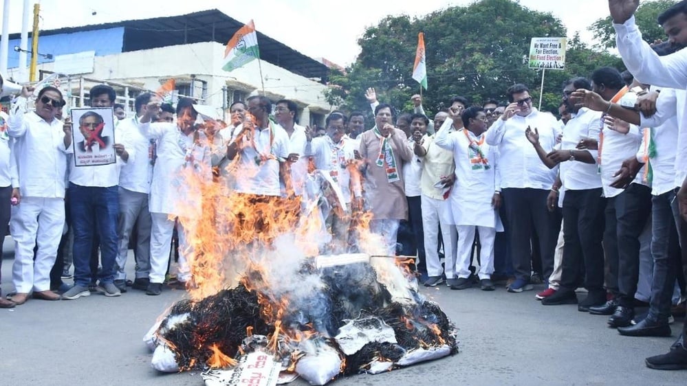 Source: https://www.thehindu.com/news/national/karnataka/congress-stages-protest-in-kalaburagi-demanding-cec-gyanesh-kumars-resignation/article71519999.ece