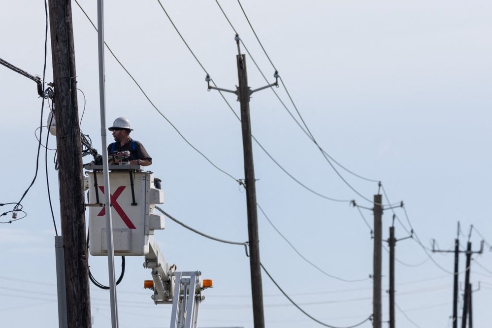 Frustration with power company mounts as Texans face weeklong outage after Hurricane Beryl