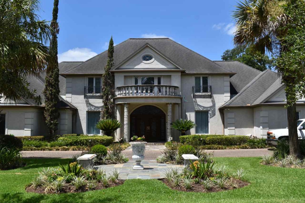 Mortgage rates are falling. Here's how much income you need now to buy a house for $250,000, $400,000 and $1 million.