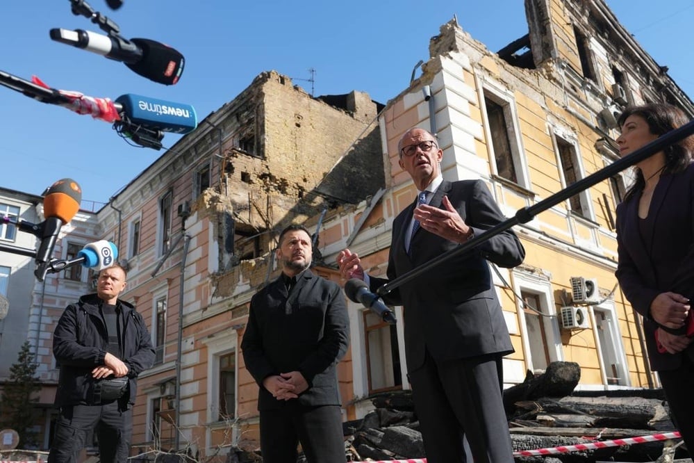 Merz makes surprise Kyiv visit Oct. 4, pledging $1.1bn+ in German military aid and 1,000 drone interceptors as Russia strikes Kyiv bridge