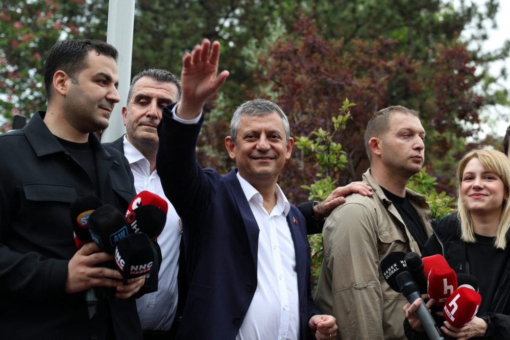 Source: https://www.pbs.org/newshour/world/turkish-police-force-entry-into-chp-offices-fire-tear-gas-and-rubber-bullets