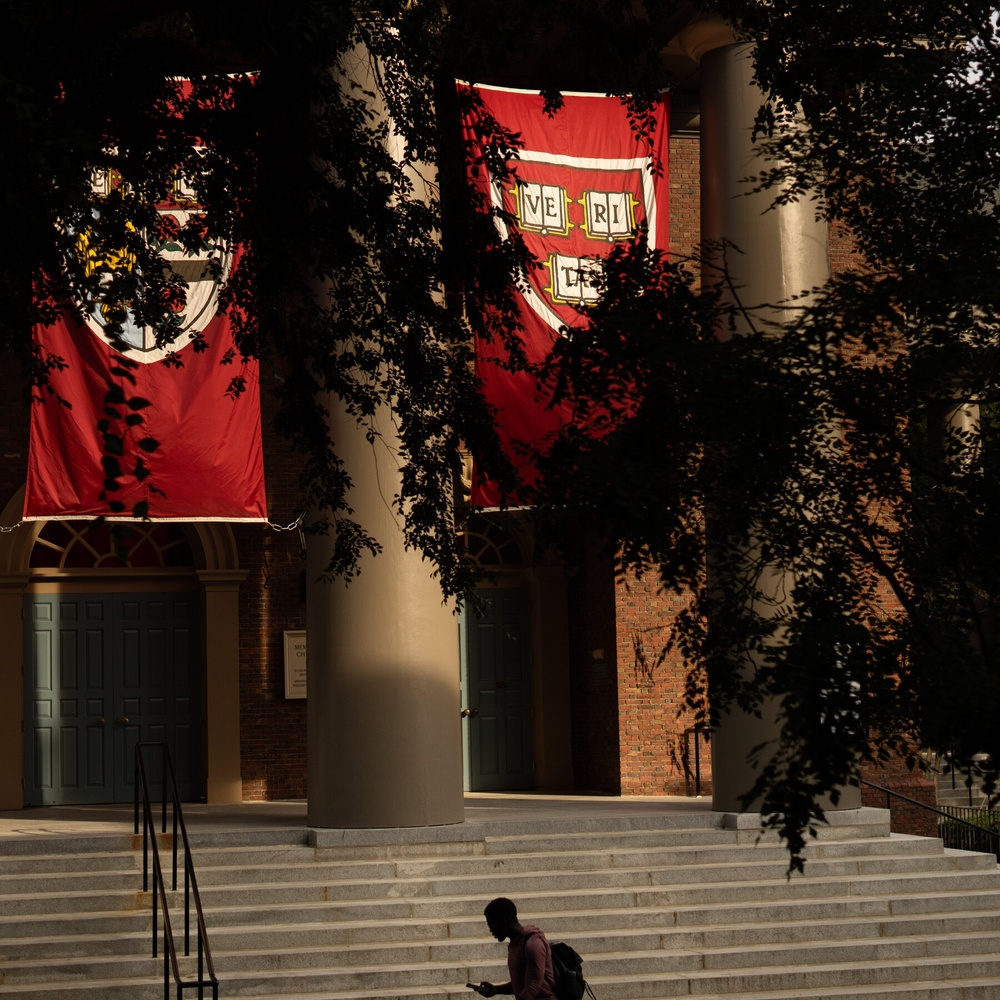 Harvard Hires Conservative Lawyers to Fight Trump Administration