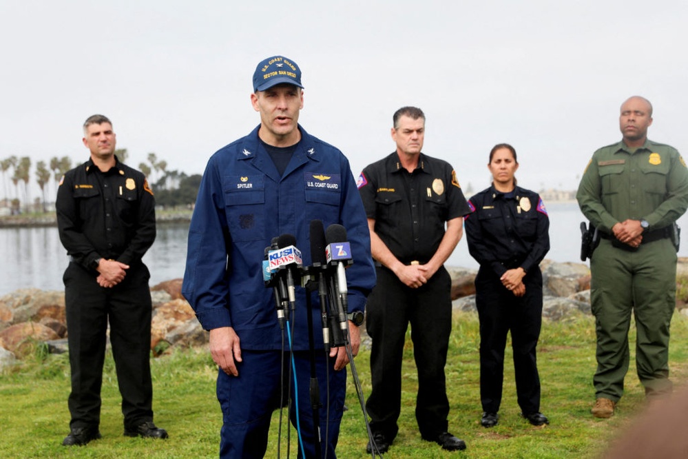 8 dead, boat capsizes off San Diego Balanced News