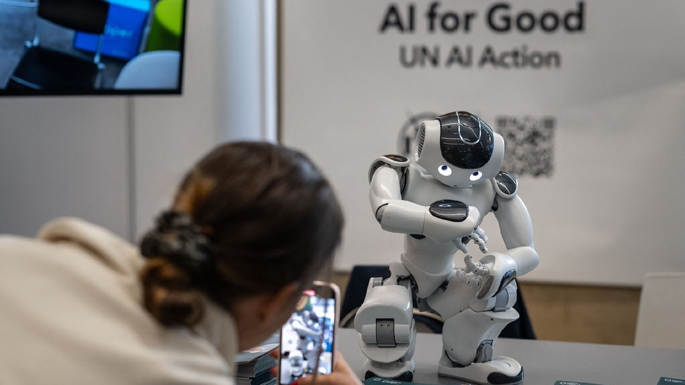 China promotes global AI cooperation and bridges digital divides