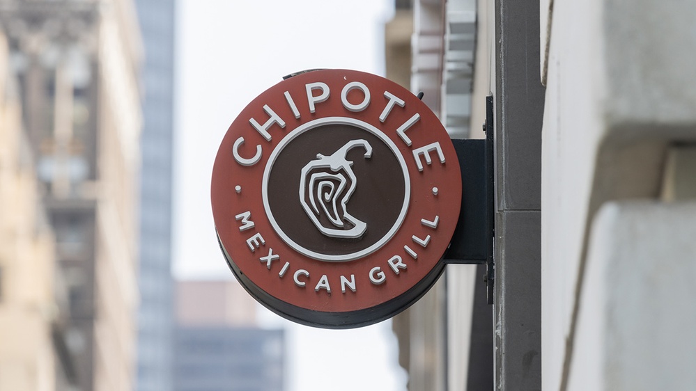 Chipotle raising menu prices to offset inflation